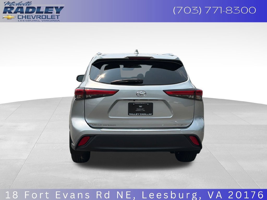 Used 2020 Toyota Highlander XLE AWD/4WD image 19