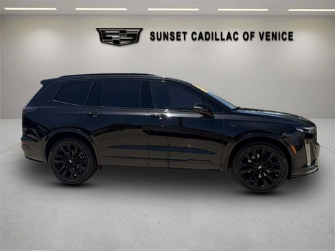 Used 2021 Cadillac XT6 Sport AWD/4WD image 2