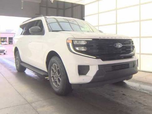 Used 2025 Ford Expedition Max Active RWD image 3