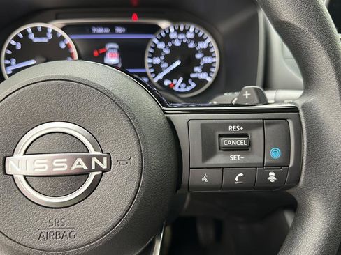 Used 2023 Nissan Rogue SV AWD/4WD image 18