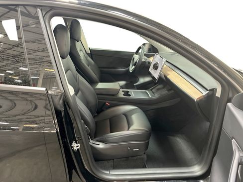 Certified 2022 Tesla Model Y Long Range AWD/4WD image 13