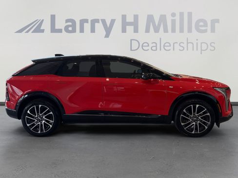 Used 2025 Cadillac Optiq Sport 2 AWD/4WD image 6