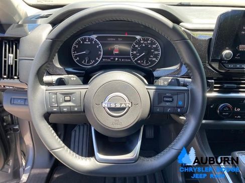 Used 2024 Nissan Pathfinder SV AWD/4WD image 41