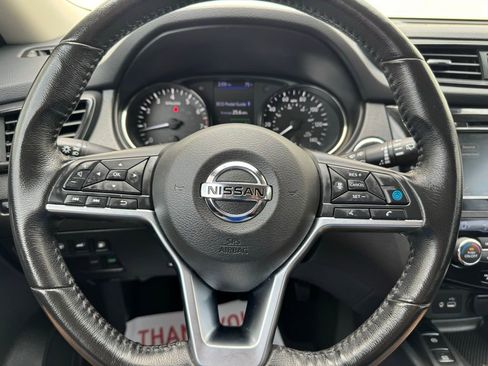Used 2019 Nissan Rogue SV w/ Sun & Sound Touring Package FWD image 18