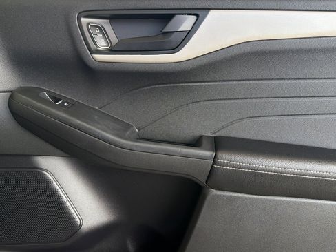 Used 2022 Ford Escape SE w/ SE Sport Appearance Package FWD image 20