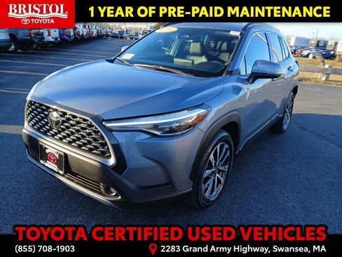 Certified 2024 Toyota Corolla Cross XLE image 3