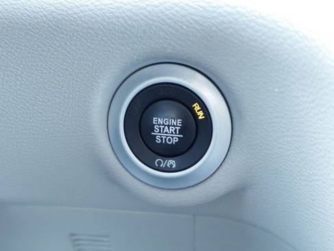 Certified 2023 Chrysler Pacifica Touring-L FWD image 31