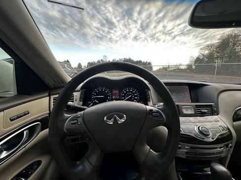 Used 2013 INFINITI M37 w/ Premium Pkg image 8