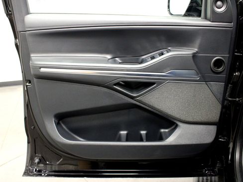 Used 2025 Lincoln Navigator Reserve image 23