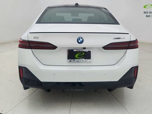 Used 2024 BMW i5 eDrive40i w/ Executive Package RWD image 5
