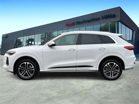 Certified 2025 Audi Q5 Premium Plus w/ Premium Plus image 2