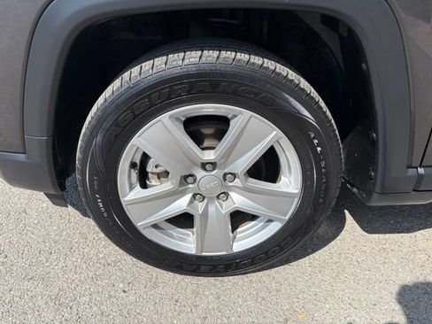 Used 2022 Jeep Compass Latitude FWD image 13