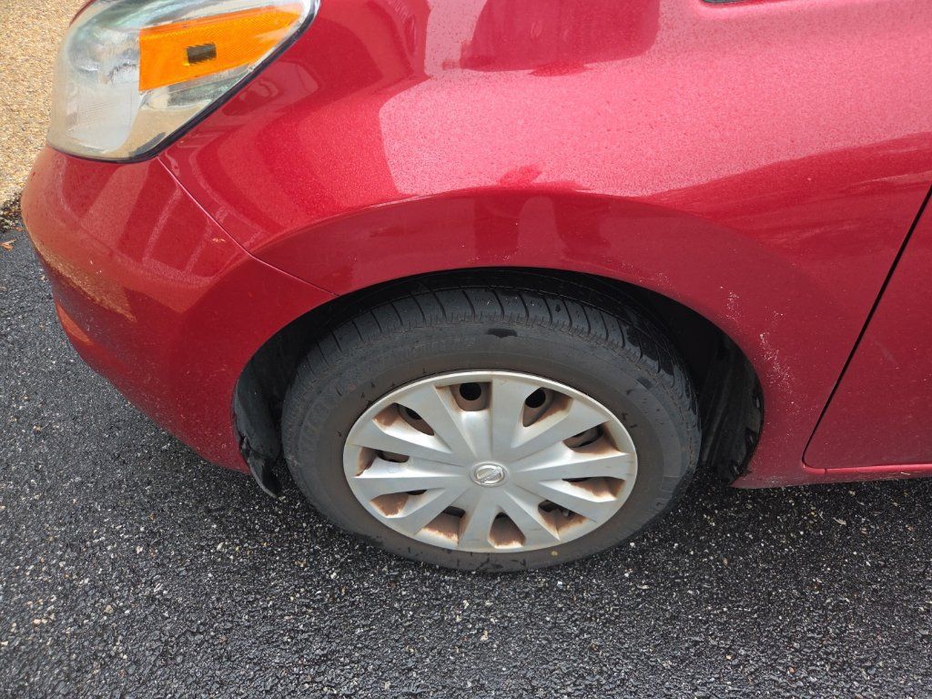 Used 2020 Nissan Versa S FWD image 2