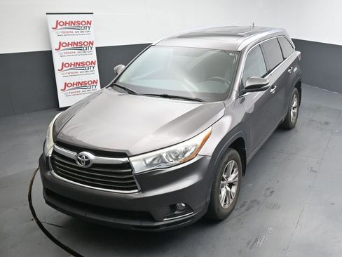 Used 2015 Toyota Highlander XLE AWD/4WD image 12