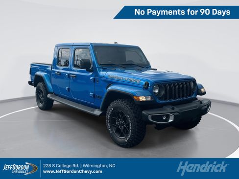 Used 2025 Jeep Gladiator Sport AWD/4WD image 1