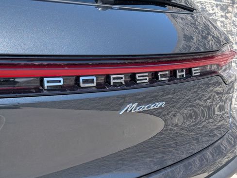 Certified 2026 Porsche Macan AWD/4WD image 33