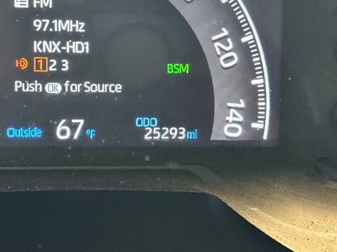 Used 2023 Toyota RAV4 XLE Premium FWD image 31