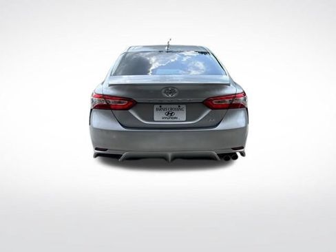 Used 2020 Toyota Camry SE FWD image 4