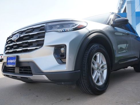 Used 2025 Ford Explorer Active w/ Active Comfort Package RWD image 4