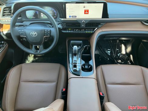 Certified 2026 Toyota Crown Signia AWD/4WD image 16
