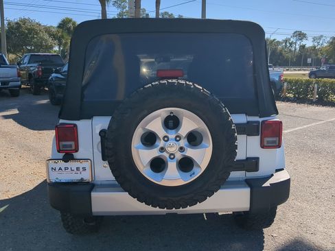 Used 2014 Jeep Wrangler Unlimited Sahara image 6