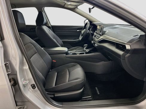 Used 2024 Nissan Altima 2.5 SV FWD image 31