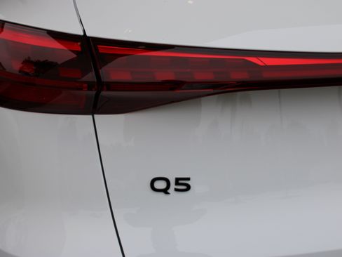 Certified 2025 Audi Q5 Premium w/ Convenience Package AWD/4WD image 10