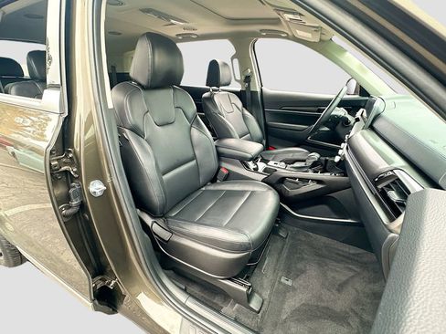 Used 2025 Kia Telluride S image 30