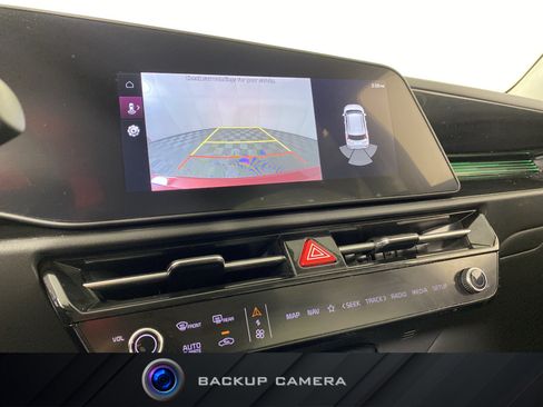 Used 2023 Kia Niro EX FWD image 5