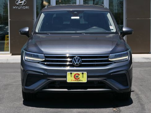 Used 2024 Volkswagen Tiguan SE FWD image 8