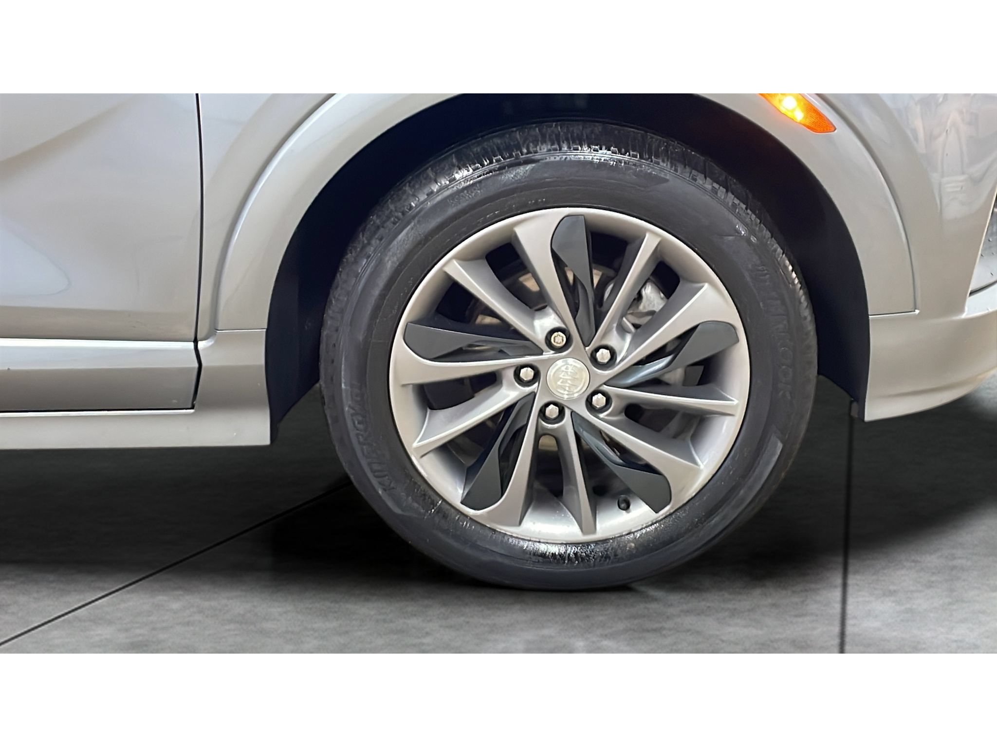 Used 2021 Buick Encore GX Select w/ Sport Touring Package FWD image 19