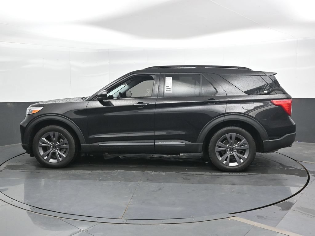Used 2022 Ford Explorer XLT w/ Equipment Group 202A AWD/4WD image 9