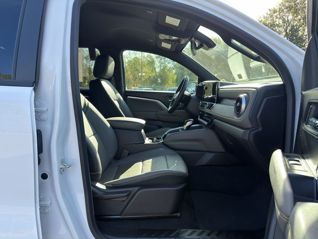 Used 2024 Chevrolet Colorado ZR2 w/ ZR2 Convenience Package III AWD/4WD image 14