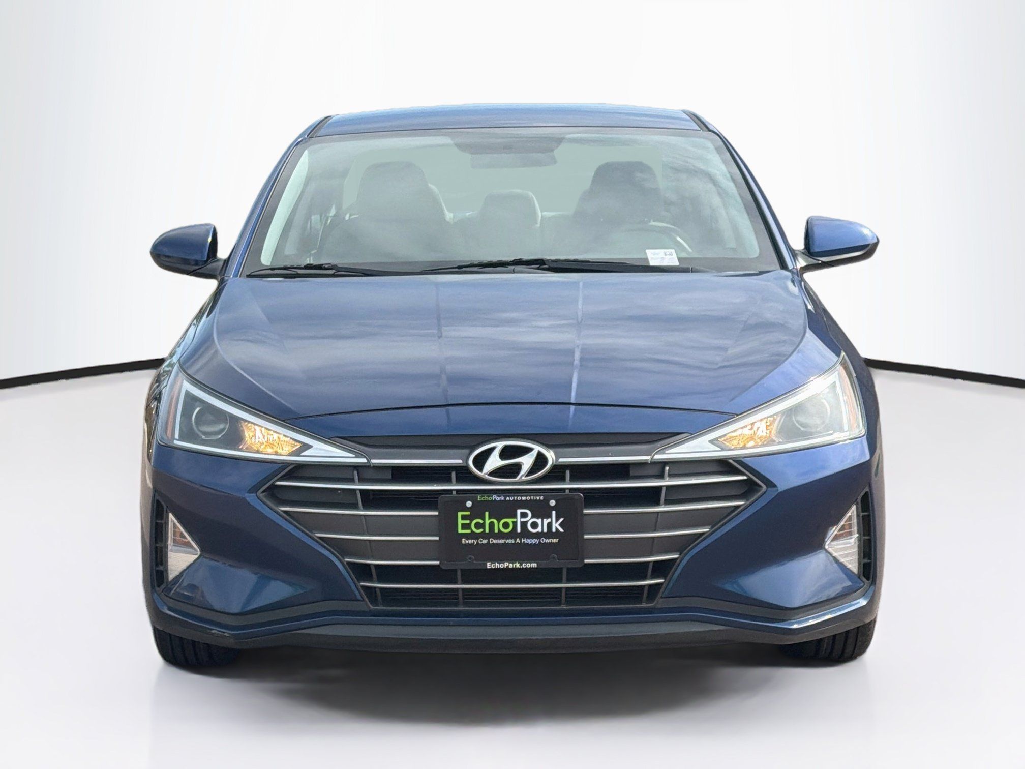 Used 2019 Hyundai Elantra SE FWD image 2