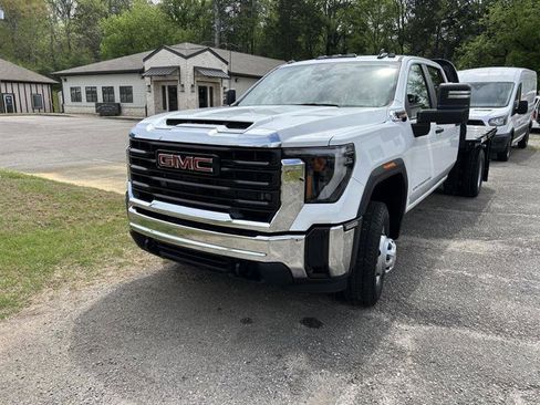 Used 2024 GMC Sierra 3500 Pro w/ Convenience Package AWD/4WD image 3