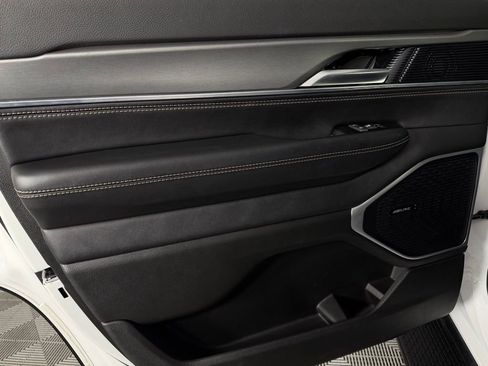 Used 2024 Jeep Wagoneer Series II image 30