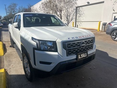 Used 2022 Nissan Frontier SV image 2