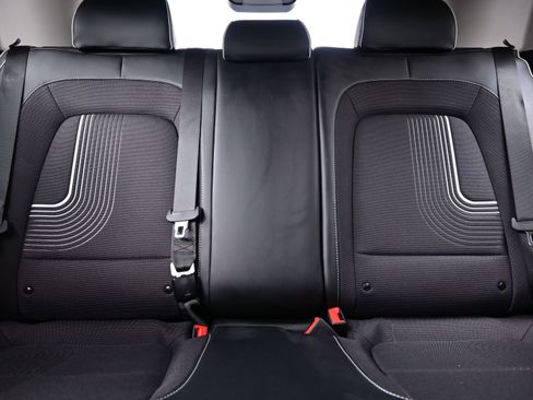 Used 2025 Hyundai Venue Limited image 16