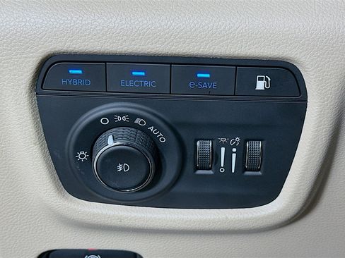 Used 2022 Jeep Grand Cherokee Limited 4xe image 17