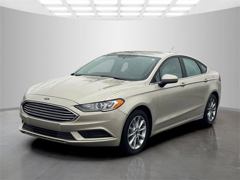 Used 2017 Ford Fusion SE w/ Fusion SE Technology Package image 3