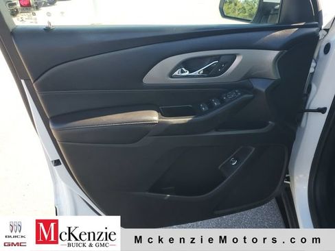 Used 2022 Chevrolet Traverse LT FWD image 8