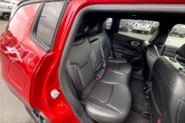 Used 2025 Jeep Compass Trailhawk AWD/4WD image 29
