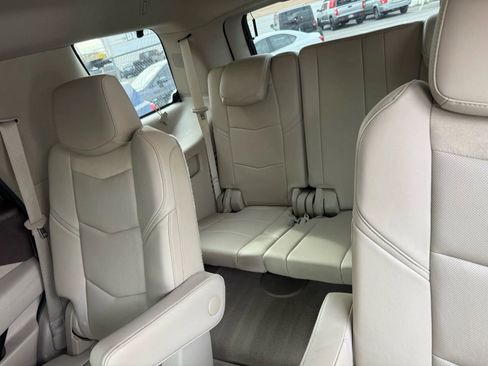 Used 2015 Cadillac Escalade Luxury image 20
