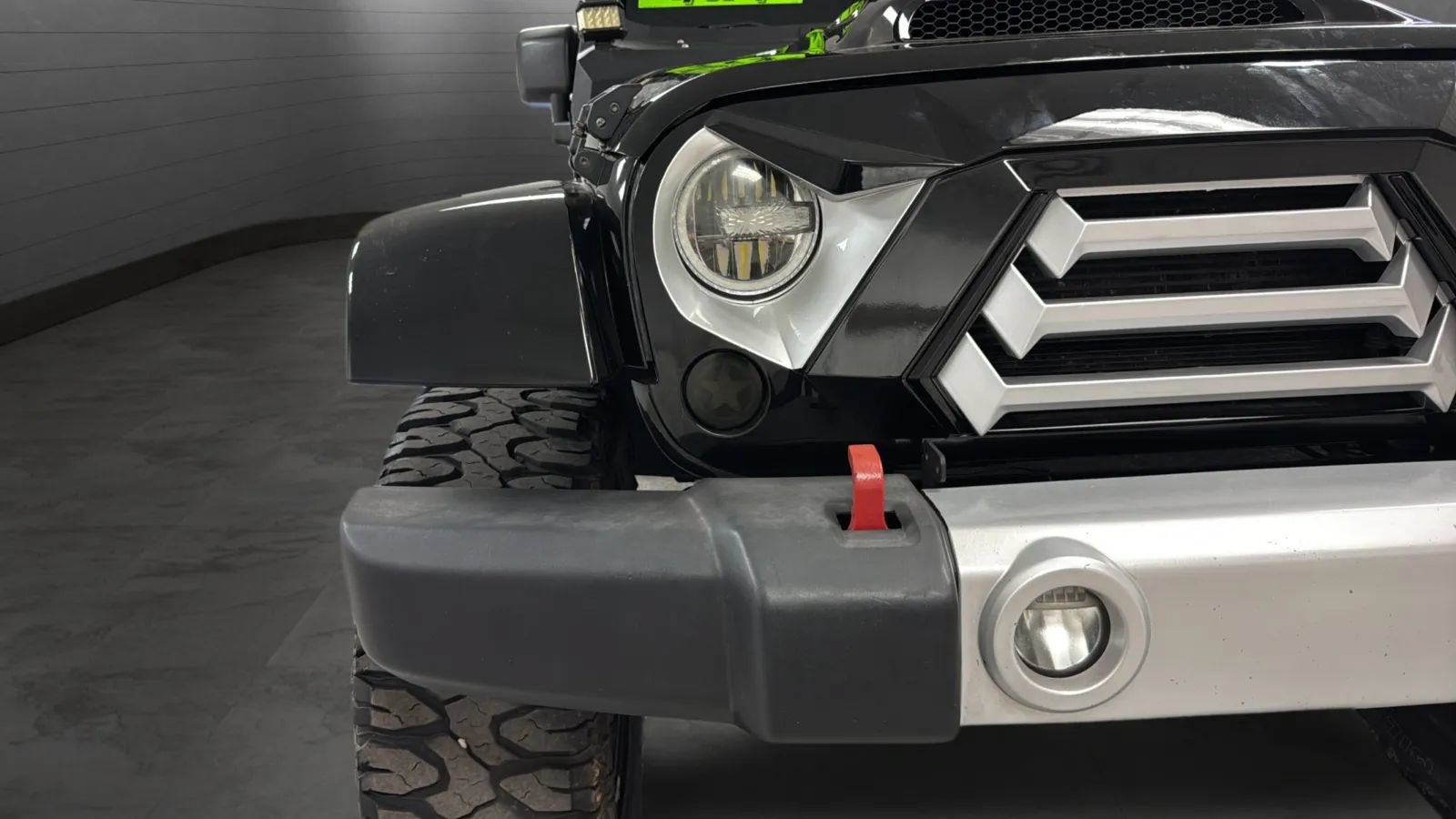 Used 2018 Jeep Wrangler Unlimited Sahara w/ Connectivity Group AWD/4WD image 32