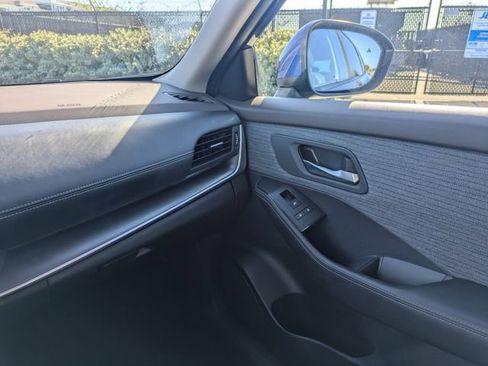 Used 2023 Nissan Rogue SV FWD image 17