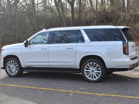 Used 2023 Cadillac Escalade ESV Luxury image 5