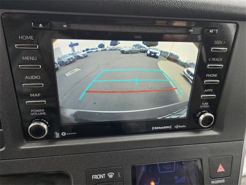 Used 2020 Toyota Sienna LE image 18
