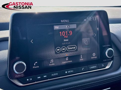 Used 2025 Nissan Rogue SV AWD/4WD image 18