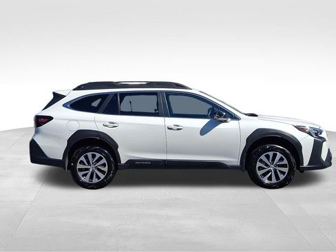 Used 2025 Subaru Outback Premium image 7