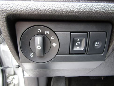 Used 2011 Ford Fusion SE FWD image 25